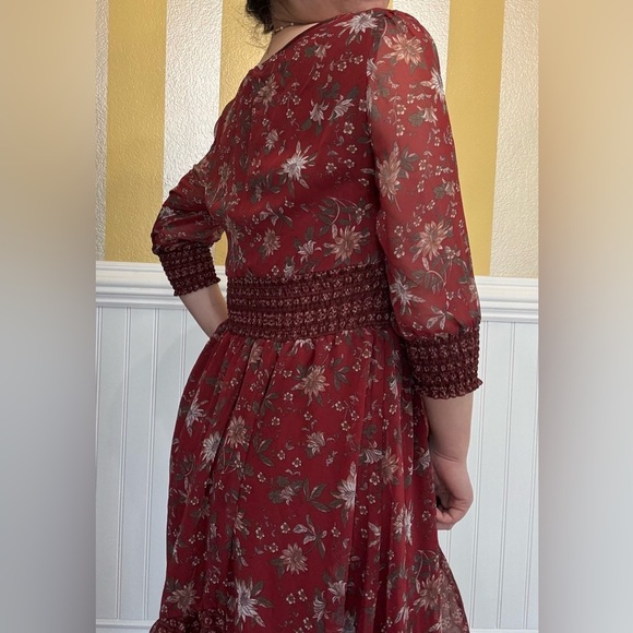 Elegant Floral Red Dress - Picture 5 of 8